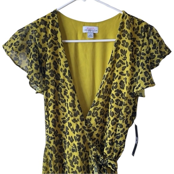 NY&CO | Leopard Print Ruffle Wrap Dress - Picture 4 of 14